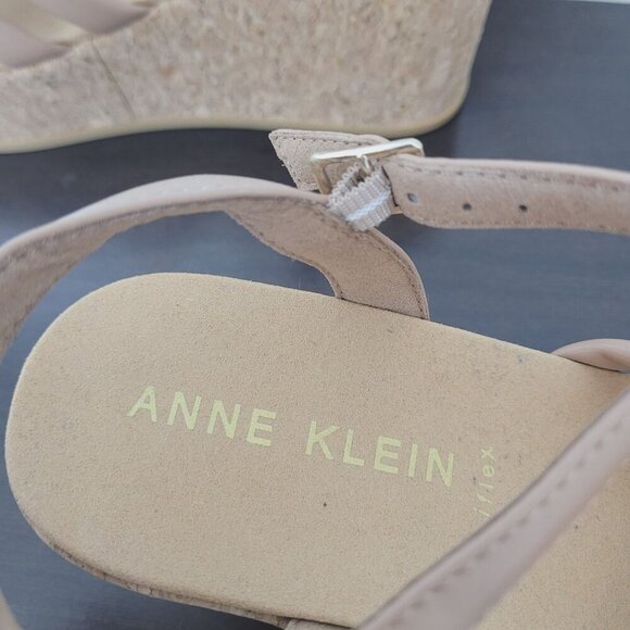 NEW Anne Klein Akvinette Women's 7.5M Platform Micro Suede Sandals - Picture 5 of 8